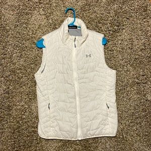 Under Armour, size M, never worn, good condition